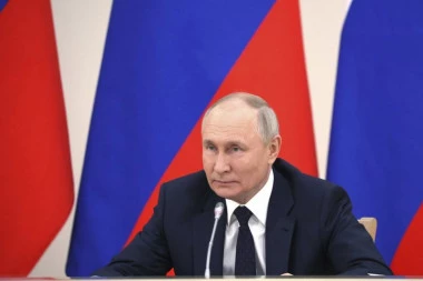 SPAS ZA ČOVEČANSTVO IZ MOSKVE: Putin tvrdi da je njegova zemlja sve bliže vakcini protiv RAKA!