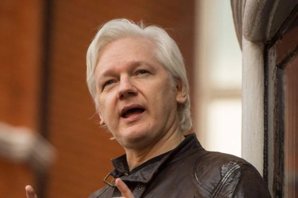 Džulijan Asanž bi uskoro mogao da bude na slobodi! Ugledni list tvrdi da se vode razgovori na visokom nivou