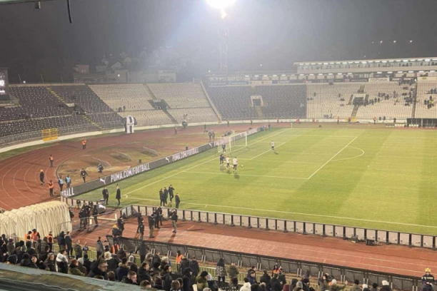 SABLASAN POGLED NA TRIBINE U HUMSKOJ: Osim delija, posla sata pred meč, NEMA SKORO NIKOGA!