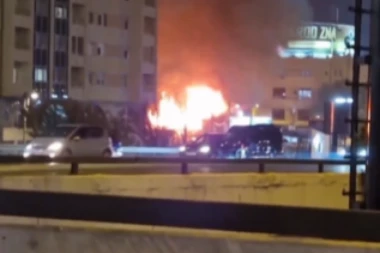 POŽAR NA AUTOKOMANDI! Gori prodavnica delova automobila! (VIDEO)