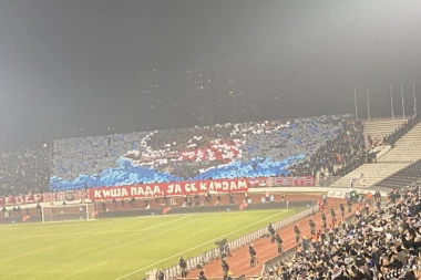 PADA KIŠA, JA SE KLIZAM! Inspiraciju za  koreografiju "delije" pronašle u STAROJ PESMI!