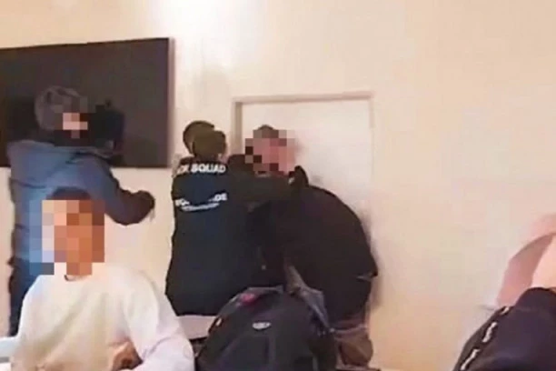PROFESOR I UČENIK SE TUKLI U UČIONICI, SAD USLEDIO OBRT! Nastavnik uhapšen, deca sad stala na njegovu stranu!