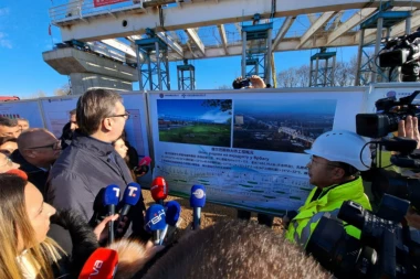 HOĆEMO DA POKAŽEMO NAJBOLJE LICE SRBIJE: Vučić nakon obilaska izgradnje vijadukta u Vrabsu zadovoljan: Nastavljamo da radimo još više! (FOTO)