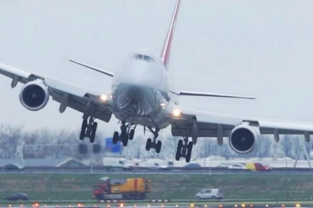 OLUJA PARALISALA DRŽAVU! Otkazano više od 200 letova, saobraćaj u kolapsu