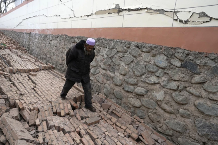SVE VIŠE ŽRTAVA U RAZORNOM ZEMLJOTRESU U KINI:  146 ljudi poginulo, tri osobe se vode kao nestale! (FOTO)