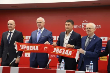 VLADAN MILOJEVIĆ SE VRATIO KUĆI: "Supermen" je NOVI TRENER Crvene zvezde! Predstavljen na Marakani!(FOTO GALERIJA + VIDEO)
