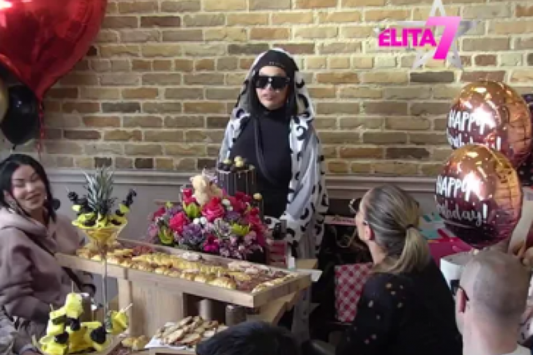 Žana Đorđević čita čestitku Marka Markovića