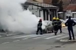 GORI AUTOMOBIL NA ZVEZDARI: Vatrogasci na terenu! (FOTO/VIDEO)