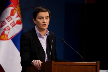 NE PRESTAJU DA LAŽU! Premijerka Ana Brnabić odgovara na optužbe o fantomskim glasačima na Beogradskim izborima! (FOTO)