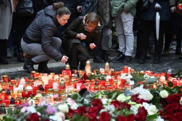 UZNEMIRUJUĆA ODLUKA ČEŠKIH VLASTI I MEDIJA! Šok u Pragu posle jučerašnjeg masakra na Karlovom univerzitetu! SRPKINJA NATAŠA: "OVO JE STRAŠNO"!