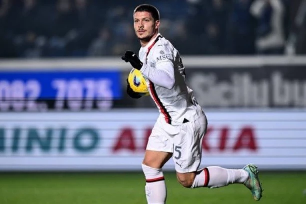 PRORADIO LUKA JOVIĆ! Srpski napadač SPASIO Milan poraza u 90. minutu! (VIDEO)