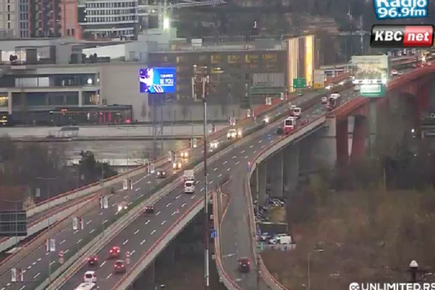 CEO BEOGRAD SJATIO SE U JEDNU ULICU! Evo kakvo je stanje na putevima u prestonici prvog dana vikenda! (FOTO)