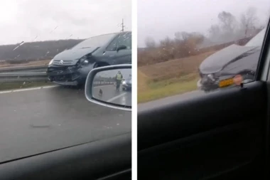 SAOBRAĆAJKA NA PUTU ĆUPRIJA - JAGODINA: Automobili uništeni sa prednje strane!