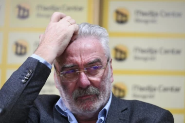 "OVO JE POKUŠAJ MAJDANA, OVO JE GENERALNA PROBA, SUTRA ĆE ESKALIRATI!" Nestorović o haosu ispred Skupštine!