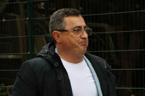 VOJA NEDELJKOVIĆ SE OŽENIO U PAPUČAMA: Šokiraće vas priča sa venčanja!