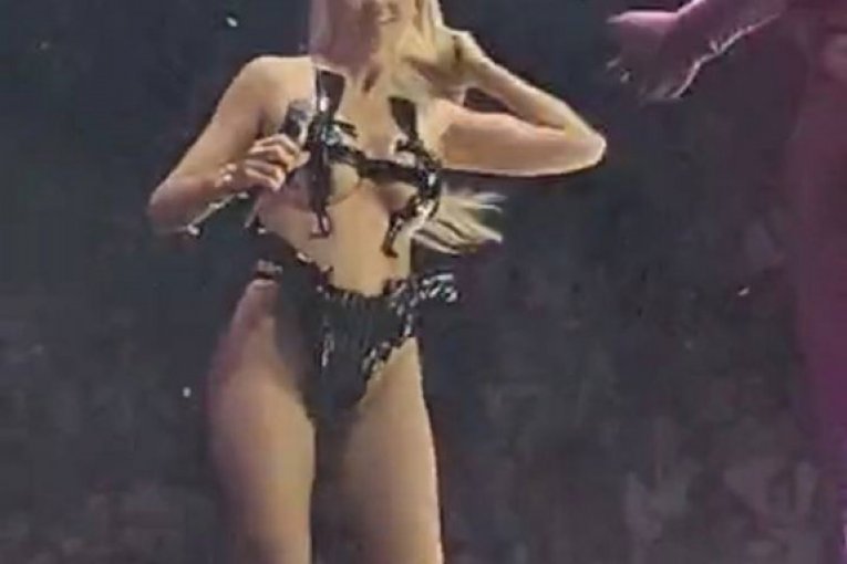 Jelena Karleuša na koncertu Milice Pavlović