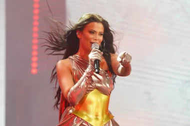 MILICA PAVLOVIĆ U DEBELOM MINUSU POSLE KONCERTA: Ne zanima me koliko ću otplaćivati DUG!