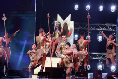 SPEKTAKL ILI DEBAKL? Svi bruje o DRAMAMA na koncertu Milice Pavlović, a zbog OVOGA su je optužili da je ISKOPIRALA koleginicu!