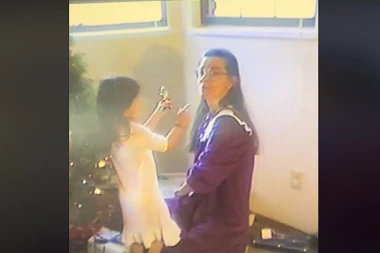 KAD JE OTVORILA POKLON, NIJE MOGLA DA SAKRIJE RAZOČARANJE: "Ovo je pogrešno na svim nivoima - muškarci, ne radite to ženama!" (VIDEO)