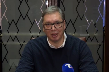 "NIKAKVE REVOLUCIJE NEĆE BITI" Vučić o pokušaju opozicije da upadne u gradsku skupštinu: Građani, iako su scene dramatične, ne brinite!