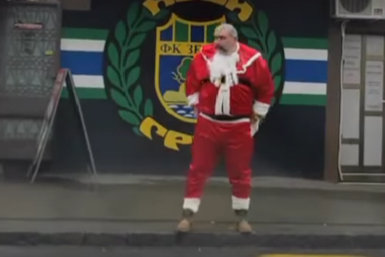 Miki Đuričić kao Deda Mraz na ulicama Beograda