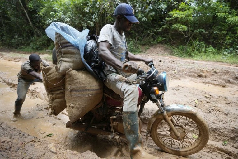 NAJMANJE 133 MRTVIH I 300 POVREĐENIH: Masakr u Nigeriji zbog sukoba stočara i farmera!