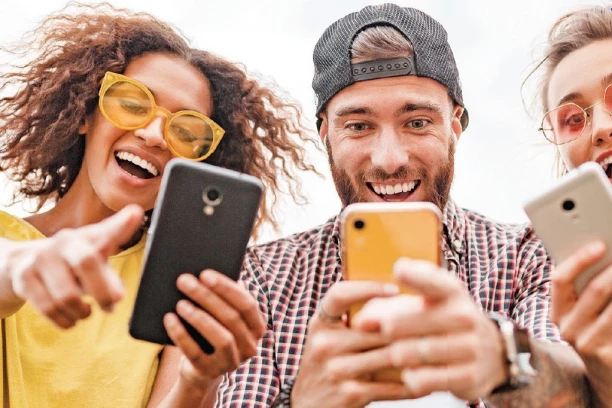 UŽIVAJMO U SJAJU MODERNOG SVETA! POKREĆU GA LITIJUM-JONSKE BATERIJE: Svakodnevica je postala lakša uz dobro napajanje