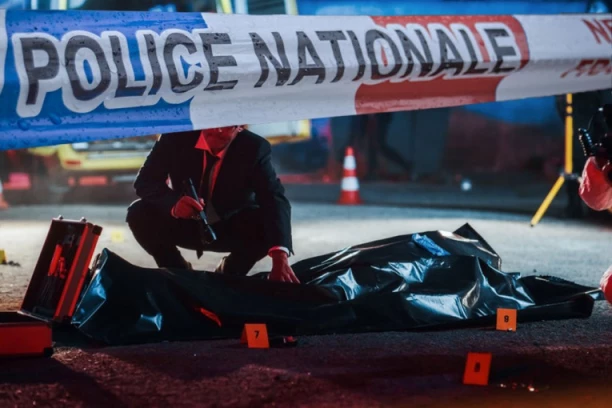 MLADIĆ(19) ŠOKIRAO PARIZ: Ubio tinejdžera u metrou i priznao zašto!