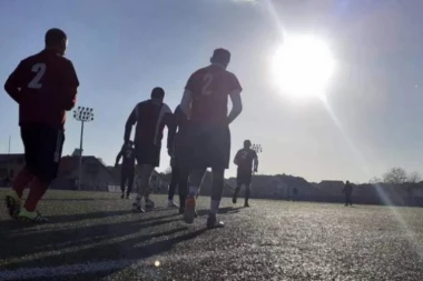 NIKADA NEĆE BITI ZABORAVLJEN: Odigrana je četvrta memorijalna utakmica - u čast Stojana Kostadinovića! (FOTO GALERIJA)