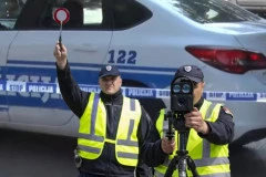 SRBIN DIVLJAO U CRNOJ GORI! Vozio 180 kilometara na sat! Oglasila se policija!