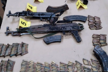 UHAPŠEN AVGANISTANAC OSUMNJIČEN DA JE ČLAN GRUPE KOJA KRIJUMČARI MIGRANTE: Kod njega pronađen arsenal oružja!