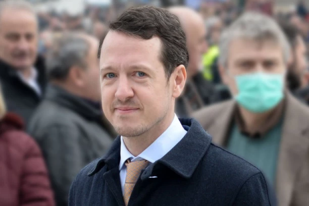 KARAĐORĐEVIĆ NAVEO DESET RAZLOGA ZAŠTO SRBIJA TREBA DA BUDE MONARHIJA: Inspirisan je skorašnjim događajima izazvao rat na društvenim mrežama!