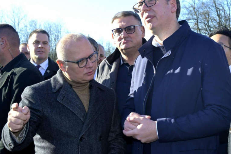 Vučić i Vesić u obilasku radova