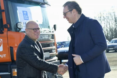 GRADIMO ZAJEDNIČKU BUDUĆNOST SA SUSEDIMA: Ministar Vesić sa predsednikom Vučićem u obilasku radova na izgradnji brze saobraćajnice "Osmeh Srbije" (FOTO)