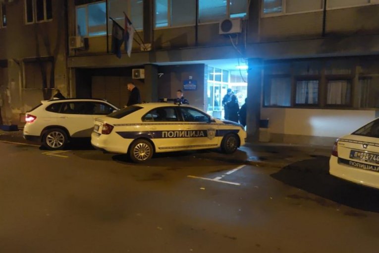 Janjuš ispred policijske stanice, III deo