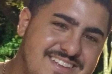 SEDI SAM U ĆELIJI OD ŠEST KVADRATA I NE SKIDA OSMEH S LICA: Najtraženiji kriminalac okružen čuvarima, ali zbog OVOG RAZLOGA niko i dalje ne spava mirno