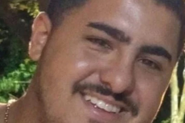 SEDI SAM U ĆELIJI OD ŠEST KVADRATA I NE SKIDA OSMEH S LICA: Najtraženiji kriminalac okružen čuvarima, ali zbog OVOG RAZLOGA niko i dalje ne spava mirno