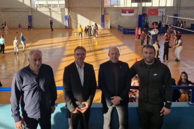 ODRŽAN TREĆI NOVOGODIŠNJI SAJAM SPORTA U BOJNIKU: Najmlađi uživali u igrama!