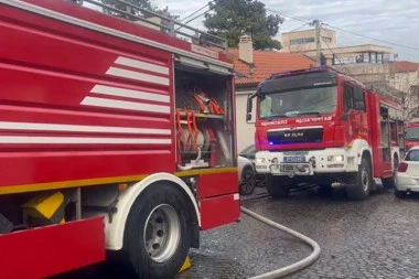 VATROGASCI IMALI PUNE RUKE POSLE U PROTEKLA DVA MESECA: Čak 75 intervencija na gašenju požara u zatvorenim prostorima na teritoriji Srema!