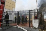 "UŽASNO SE PLAŠIM, MOJ STAN JE SLEDEĆI!" Stanari u panici, vatra guta jedan po jedan deo zgrade na Senjaku! (VIDEO)