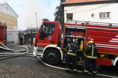 DRAMA U CENTRU ČAČKA! Zapalio se kotao - evakuisane četiri osobe iz stana u prizemlju!
