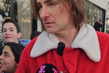 ‘DEČIJI OSMESI I RADOST KADA SAM SA NJIMA ZA MENE SU NAJVEĆI POKLON!’ Željko Mitrović priredio prelepu novogodišnju žurku za klince iz svih sedam domova pod okriljem Zvečanske!