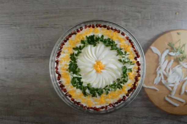 METROPOL SALATA: Ako volite RUSKU, ovo je jedina koja može da joj stane na CRTU - idealna uz roštilj ili pečenje