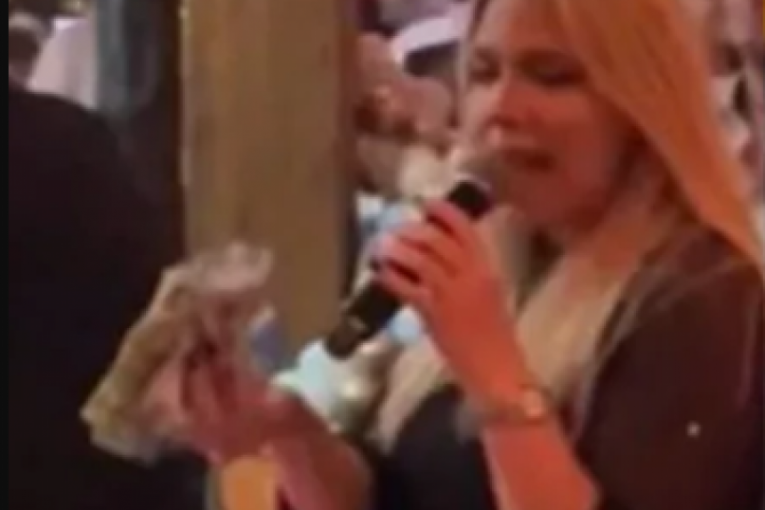 Milica Todorović udarila konobaricu