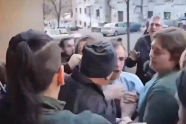 ANA BRNABIĆ OSUDILA MALTRETIRANJE DRŽAVNIH SLUŽBENIKA: Nikada ovakve siledžije neće pobediti u Srbiji