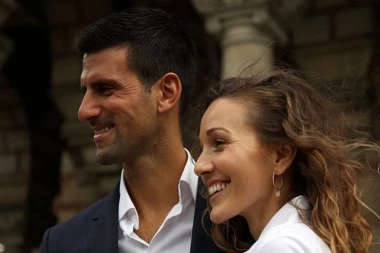 KAKVE VESTI IZ NOLETOVOG DOMA: JELENA ĐOKOVIĆ proslavila rođendan u STANU OD 2 MILIONA EVRA - Tara (7) napravila tortu, sve pršti od slavlja! (FOTO)