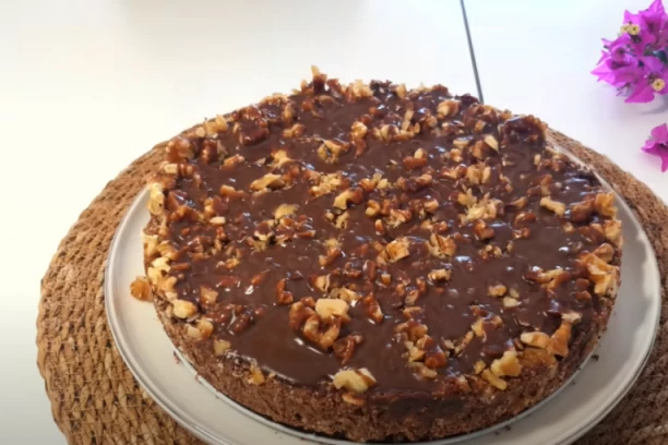 ORAH TORTA BEZ PEČENJA, BRAŠNA I JAJA: Brža verzija dobre, stare poslastice koja će vas oduševiti (FOTO)