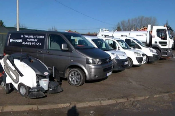 JKP "STANDARD" PREDSTAVILO NOVIH 6 VOZILA: Kupljena za potrebe grada (FOTO)