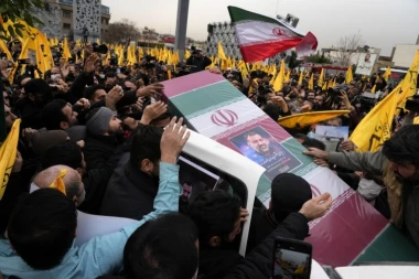 ''SMRT IZRAELU, SMRT AMERICI!'' Hiljade Iranaca na sahrani Musavija u Teheranu: Ajatolah Hamnei najavio odmazdu protiv Izraela!