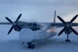 DRAMA NA DALEKOM ISTOKU: Pilot putničkog aviona Antonov An-24 napravio kobnu grešku, umesto na pistu sleteo... (VIDEO)